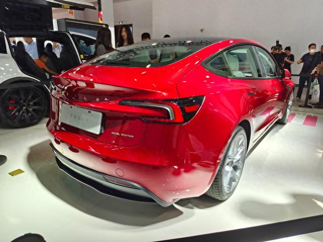 抢先实拍新款Model 3：没有雷达，没有换挡杆！你能接受吗？