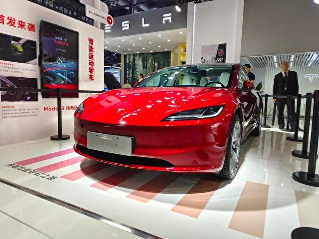 抢先实拍新款Model 3：没有雷达，没有换挡杆！你能接受吗？