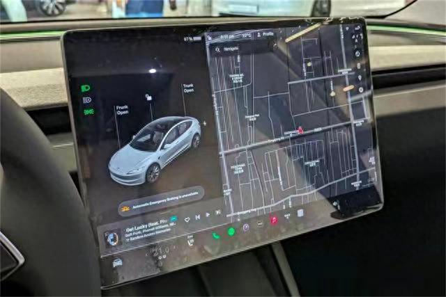 采用中控屏换挡，新款特斯拉Model 3国内亮相，售价25.99万元起