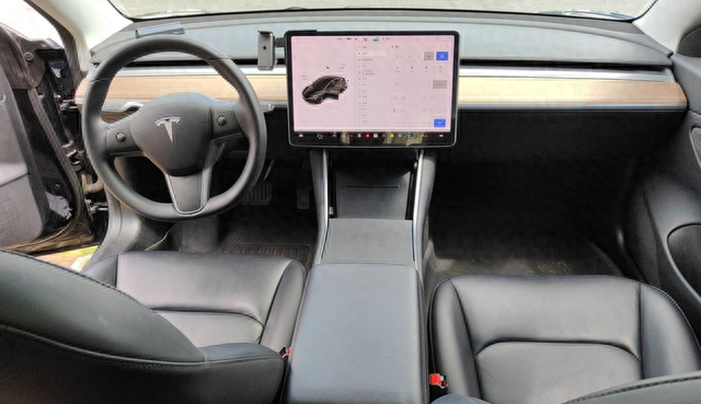 当时的冲动消费，进口特斯拉Model 3