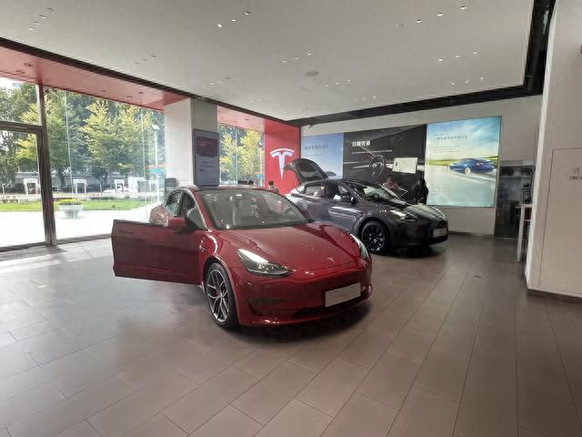 25.99万起，价格不降反涨，突如其来的Model 3焕新版实力几何？