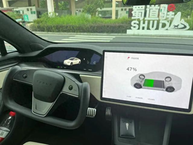 特斯拉Model S Plaid让极氪001 FR窒息，降价20万仍是加速天花板