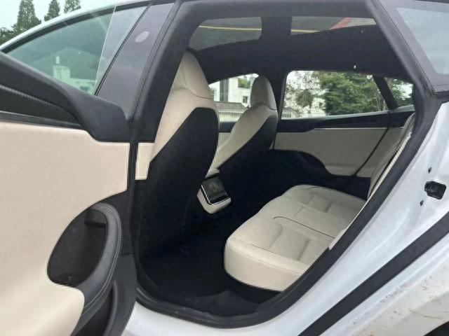 特斯拉Model S Plaid让极氪001 FR窒息，降价20万仍是加速天花板