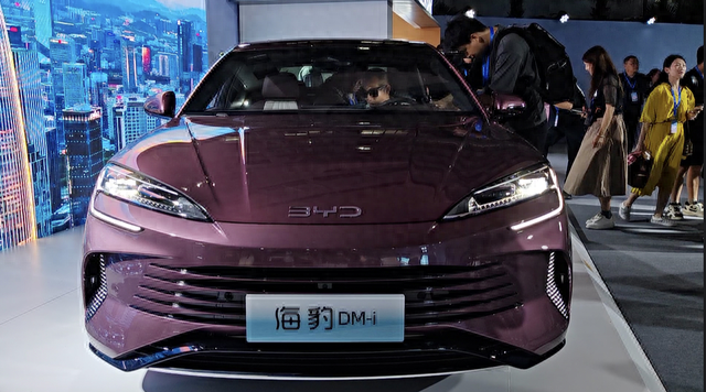 比亚迪海豹DM-i评测：B级车的价，A级车的颜