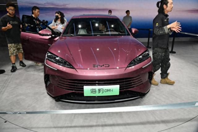 起售价不到17万，配超级混动技术，比亚迪海豹DM-i怎么买最值？