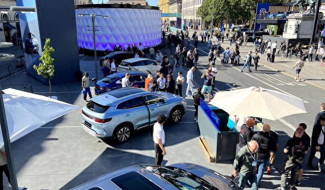 中国品牌撑起慕尼黑车展半边天，比亚迪被围观，海豹又被拆解了