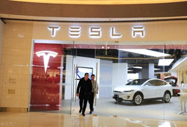 特斯拉一夜狂飙5800亿，摩根士丹利上调评级，全美汽车“大罢工”