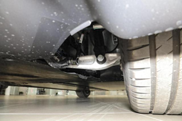 实拍特斯拉Model Y，三种续航可选，26.39万起