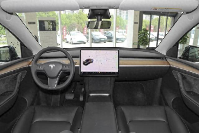 实拍特斯拉Model Y，三种续航可选，26.39万起