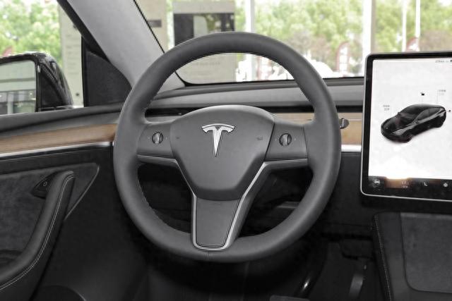 实拍特斯拉Model Y，三种续航可选，26.39万起