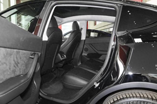 实拍特斯拉Model Y，三种续航可选，26.39万起