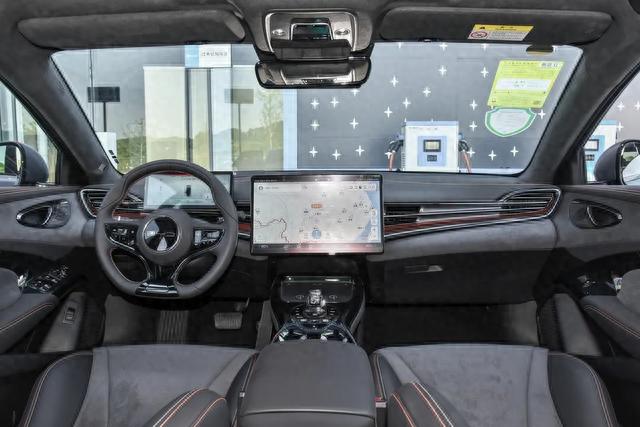 比亚迪海豹冠军版重磅来袭，能否与Model 3较量一二？