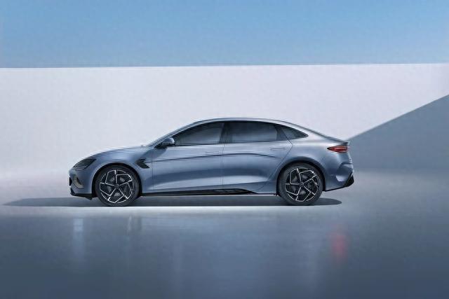 比亚迪海豹冠军版重磅来袭，能否与Model 3较量一二？