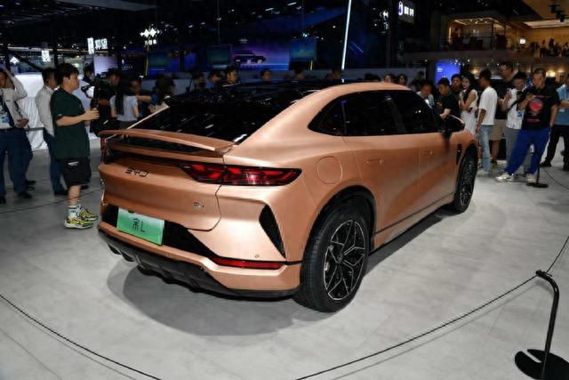 比亚迪再出新作品！猎装车身还带尾翼，轴距2930mm，能否成功？