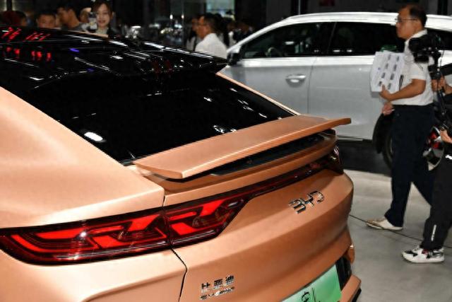 比亚迪再出新作品！猎装车身还带尾翼，轴距2930mm，能否成功？
