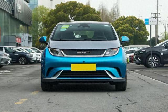 比亚迪成功了，月销超2.2万辆，续航可达420km，关键顶配才13万多