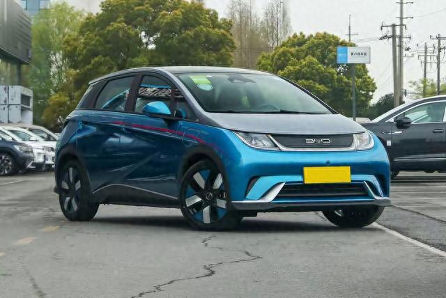 比亚迪成功了，月销超2.2万辆，续航可达420km，关键顶配才13万多