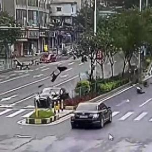 广州增城警方通报“特斯拉失控撞上前车”事件：司机操作不当，被撞前车驾驶员死亡