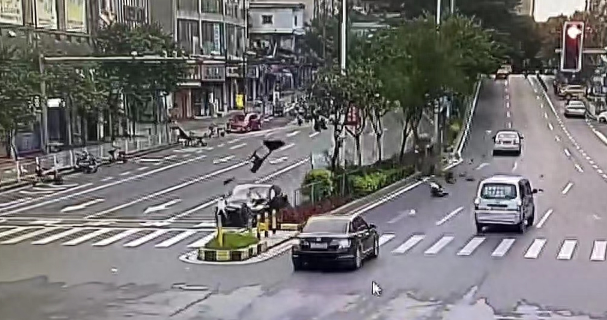 广州增城公安通报“特斯拉失控撞上前车”事件：司机操作不当，被撞前车驾驶员死亡