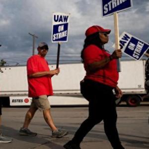 有大招？美国罢工潮愈演愈烈，特斯拉为何一点不慌？