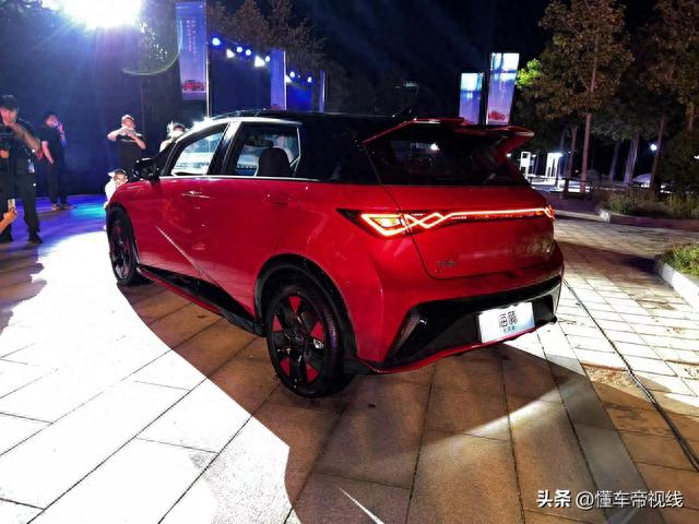 新车 | 12.68万元起，配运动套件+分体尾翼，比亚迪海豚纪念版上市