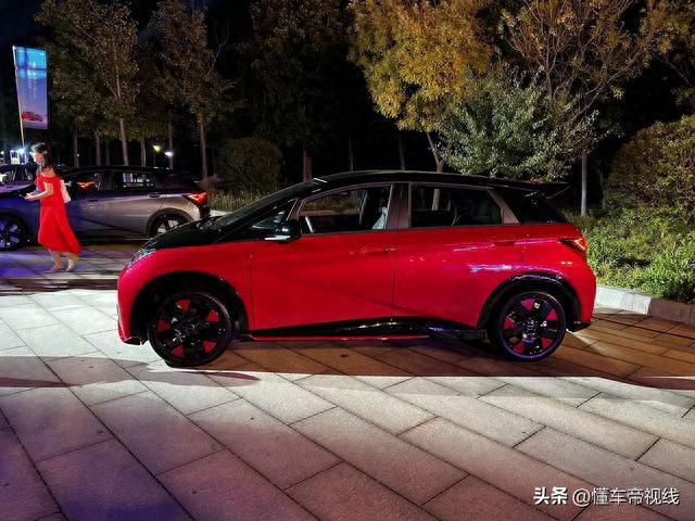 新车 | 12.68万元起，配运动套件+分体尾翼，比亚迪海豚纪念版上市