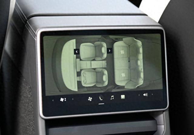 新款特斯拉Model 3焕新版内饰实拍 新理念挺香