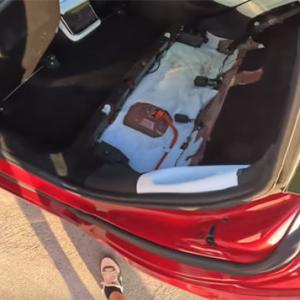 拆掉后座的特斯拉竟比 Lamborghini Aventador SVJ还快！